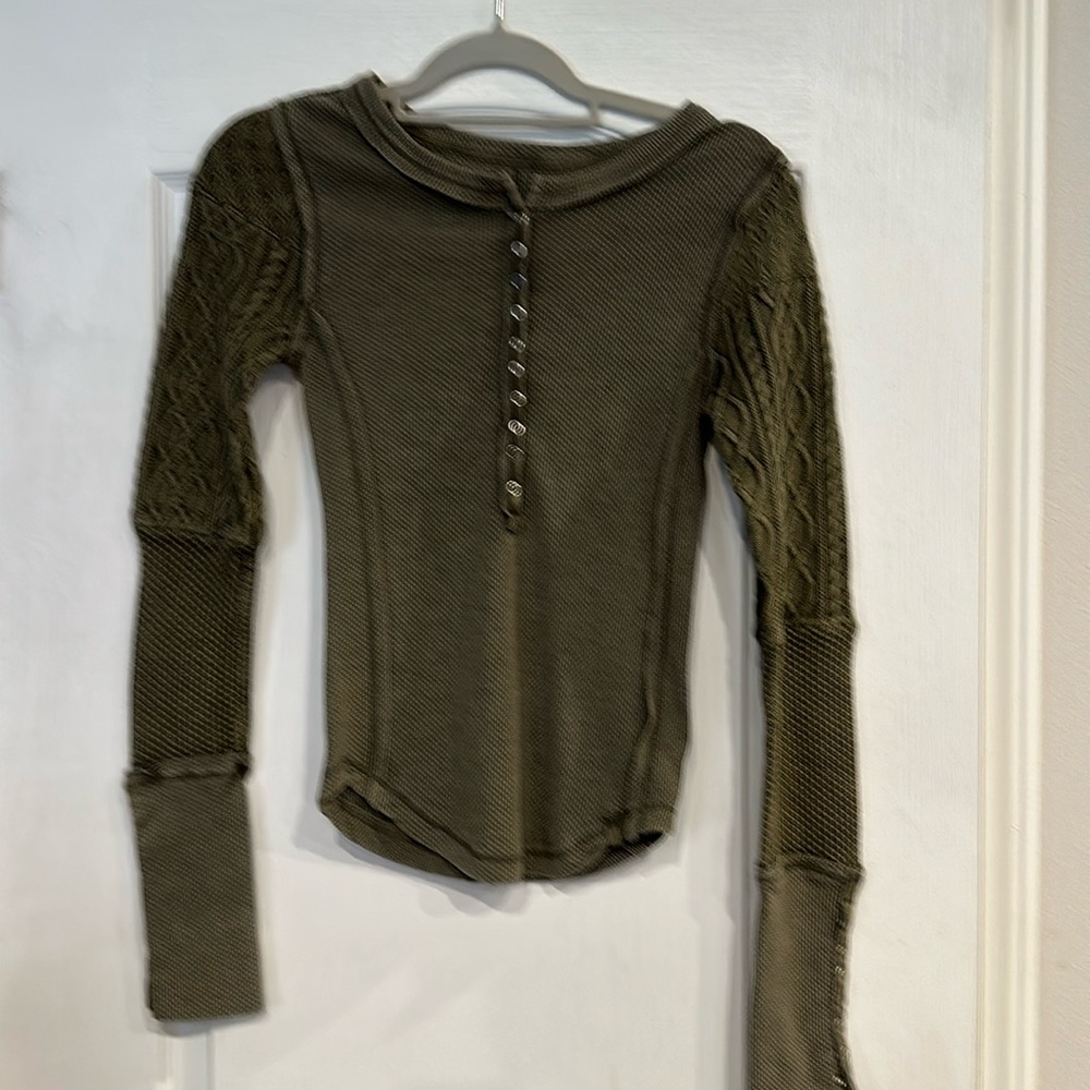 Women’s Free People Long Sleeve Shirt. Green. New with Tags. Size Medium.